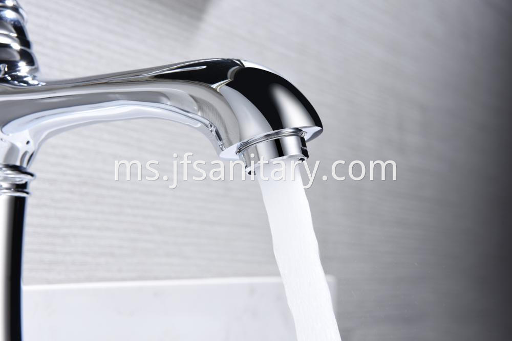 Chrome Single Hole Basin Faucet With Ceramic Ring